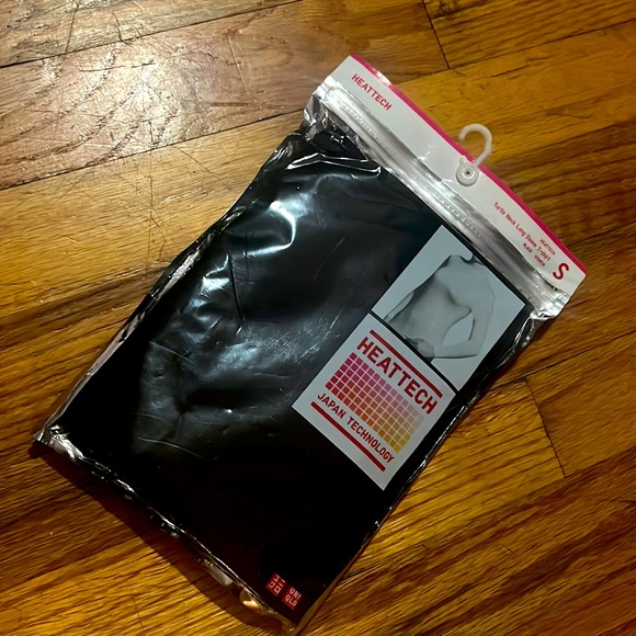 Uniqlo Turtle neck long sleeve - Picture 1 of 2